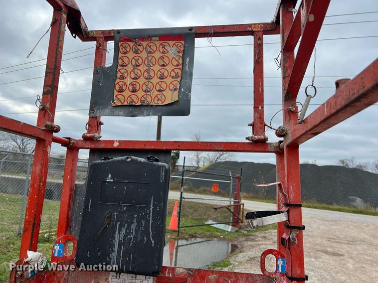 image for item KV9941 2015 Skyjack SJIII 3226  scissor lift