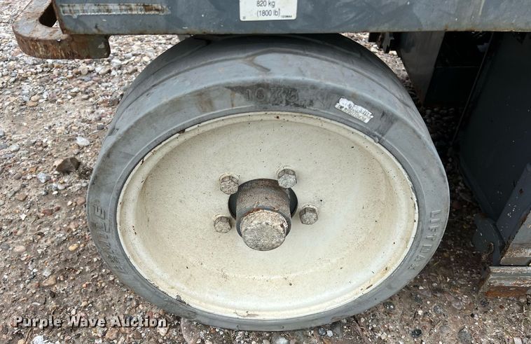 image for item KV9941 2015 Skyjack SJIII 3226  scissor lift