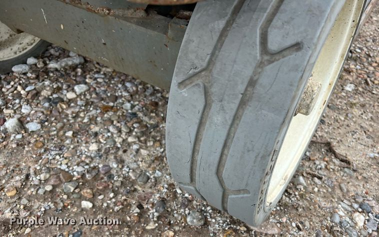 image for item KV9941 2015 Skyjack SJIII 3226  scissor lift