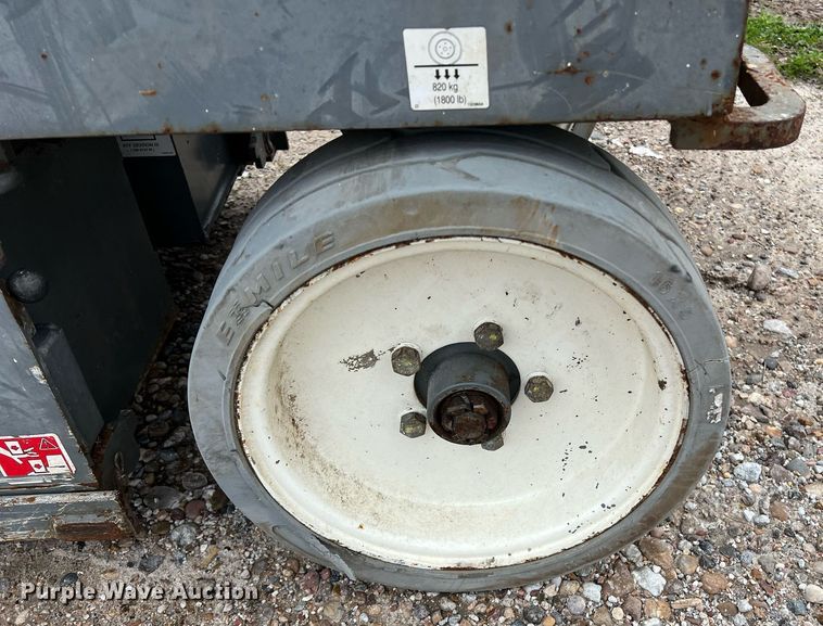 image for item KV9941 2015 Skyjack SJIII 3226  scissor lift