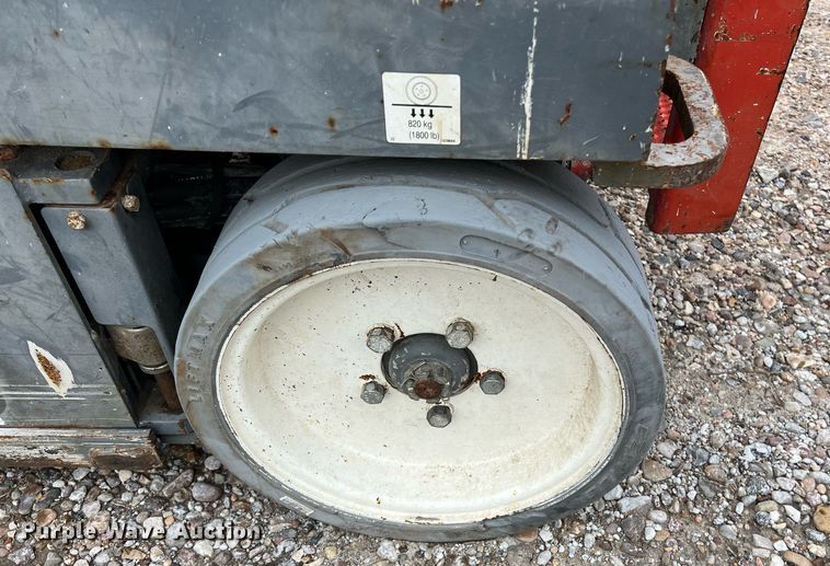 image for item KV9941 2015 Skyjack SJIII 3226  scissor lift