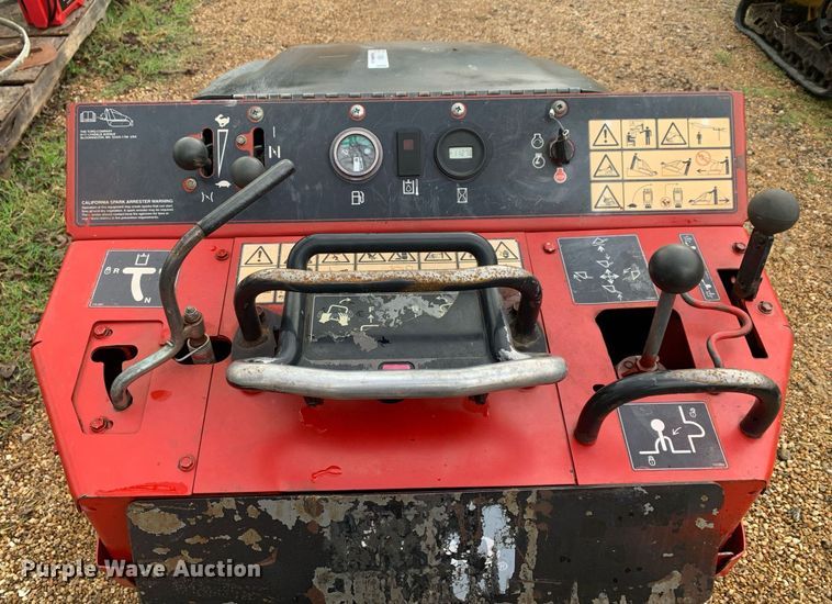 image for item KX9784 2015 Toro TX-427  compact utility loader