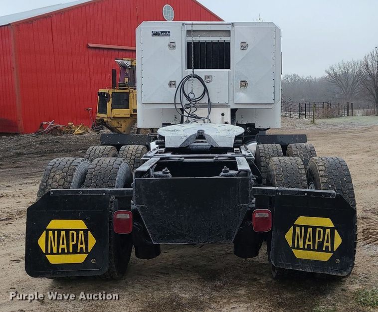 image for item LJ9448 2008 Peterbilt 388  semi truck