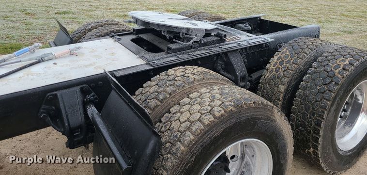 image for item LJ9448 2008 Peterbilt 388  semi truck