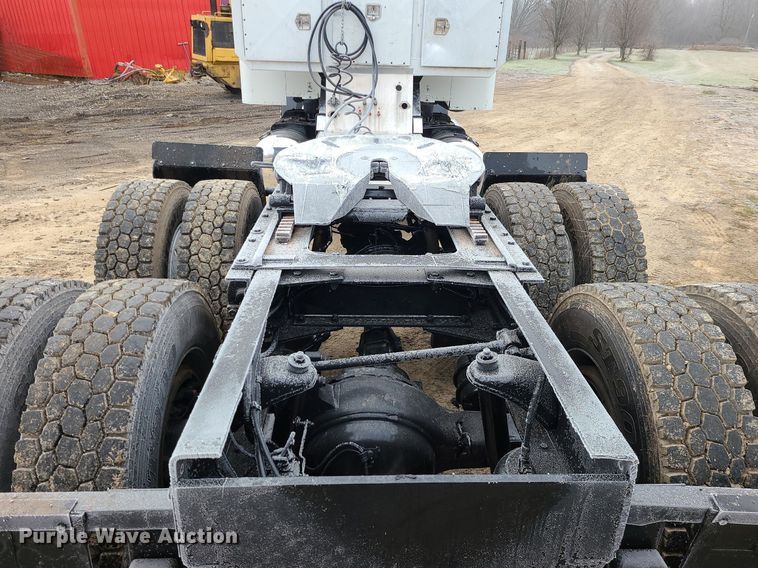 image for item LJ9448 2008 Peterbilt 388  semi truck