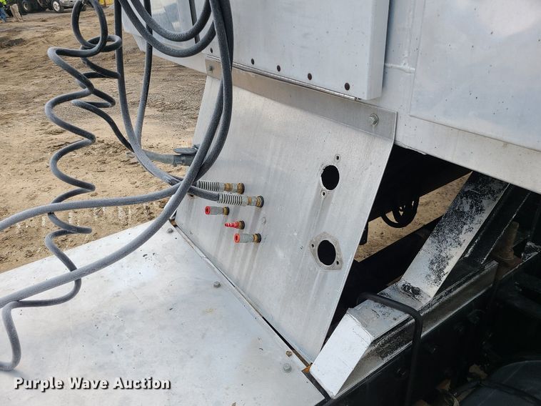 image for item LJ9448 2008 Peterbilt 388  semi truck