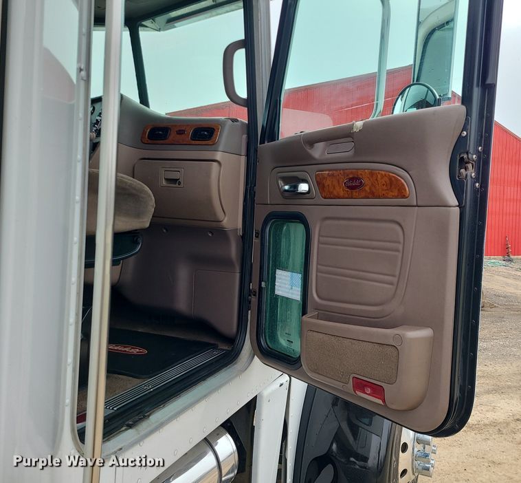 image for item LJ9448 2008 Peterbilt 388  semi truck