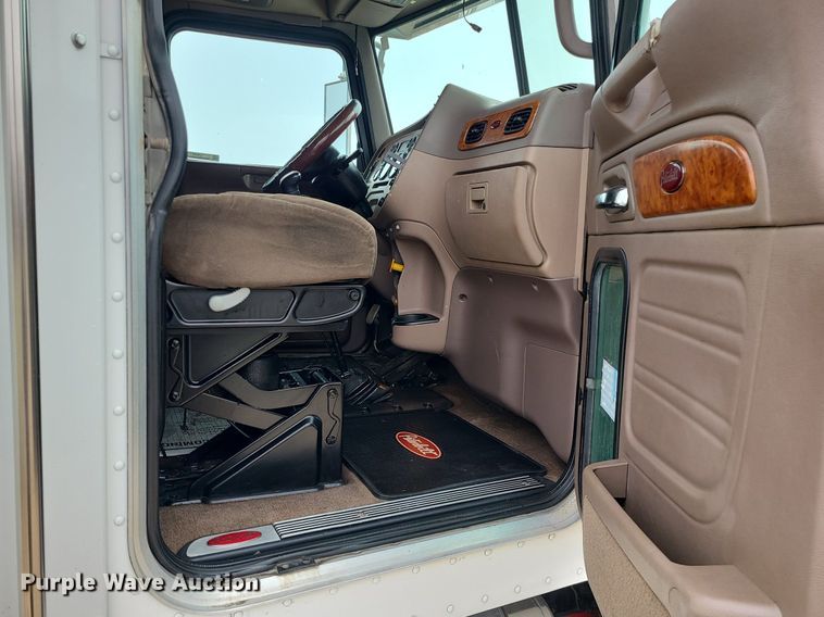 image for item LJ9448 2008 Peterbilt 388  semi truck