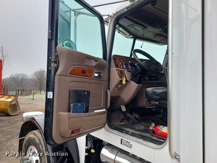 image for item LJ9448 2008 Peterbilt 388  semi truck