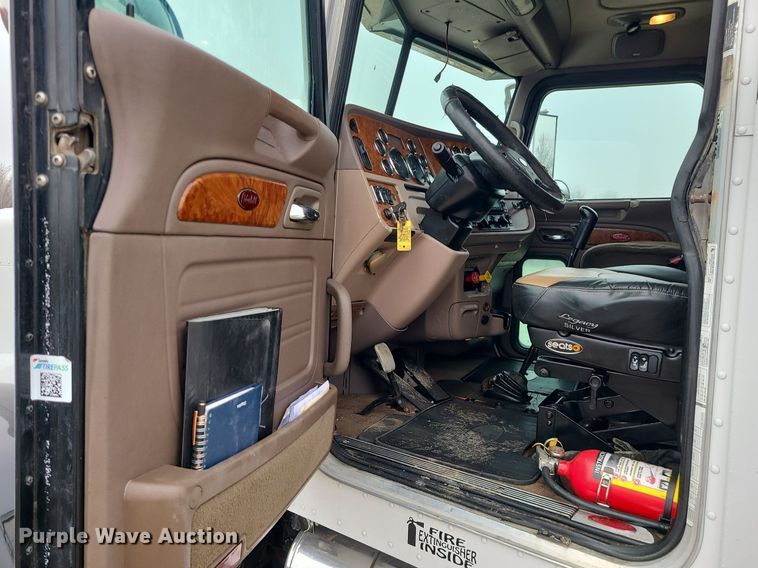 image for item LJ9448 2008 Peterbilt 388  semi truck