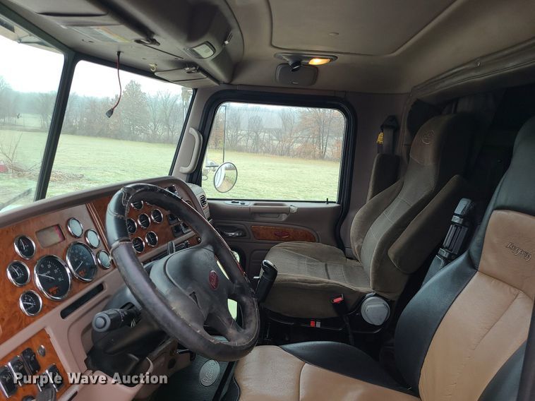 image for item LJ9448 2008 Peterbilt 388  semi truck