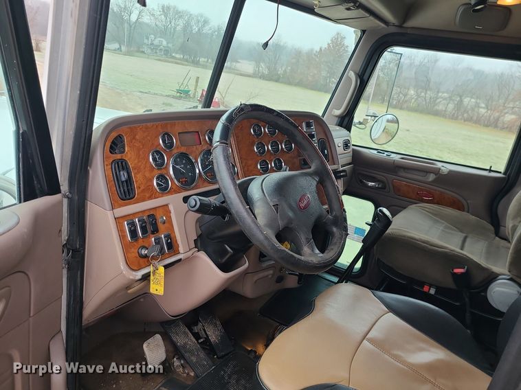 image for item LJ9448 2008 Peterbilt 388  semi truck