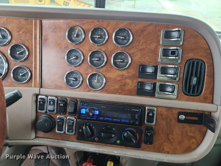 image for item LJ9448 2008 Peterbilt 388  semi truck