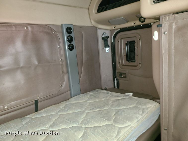 image for item LJ9448 2008 Peterbilt 388  semi truck