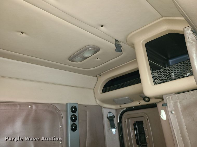 image for item LJ9448 2008 Peterbilt 388  semi truck