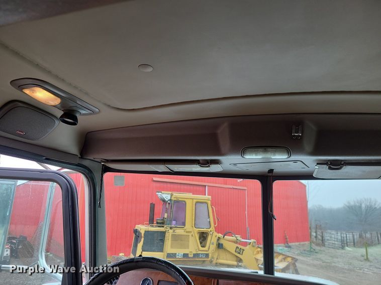 image for item LJ9448 2008 Peterbilt 388  semi truck