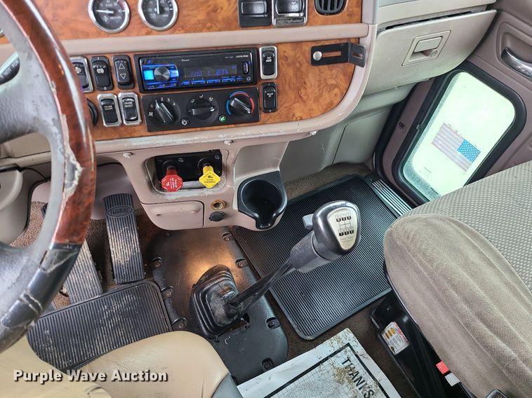 image for item LJ9448 2008 Peterbilt 388  semi truck