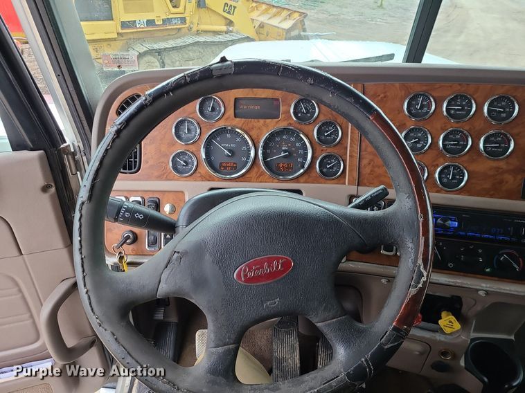 image for item LJ9448 2008 Peterbilt 388  semi truck