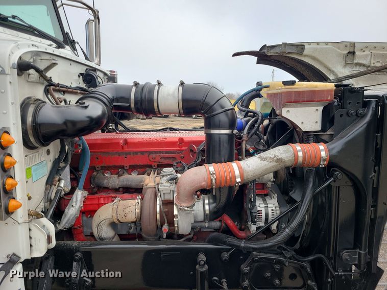 image for item LJ9448 2008 Peterbilt 388  semi truck