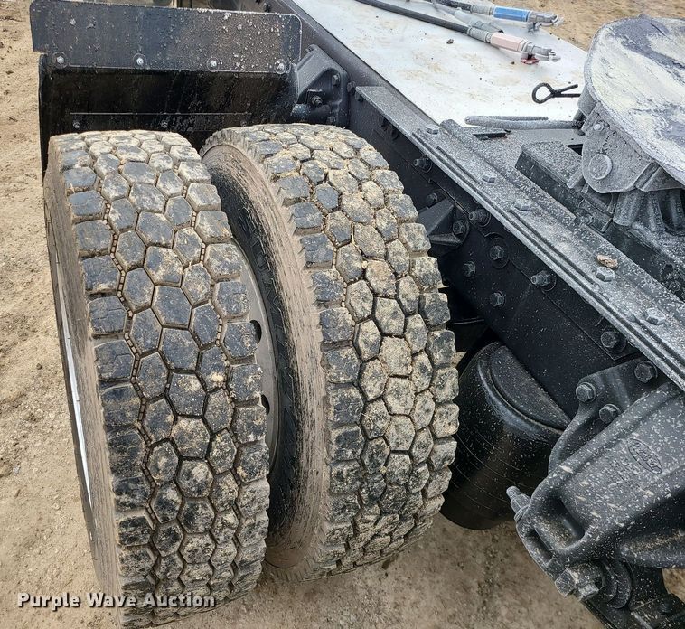 image for item LJ9448 2008 Peterbilt 388  semi truck