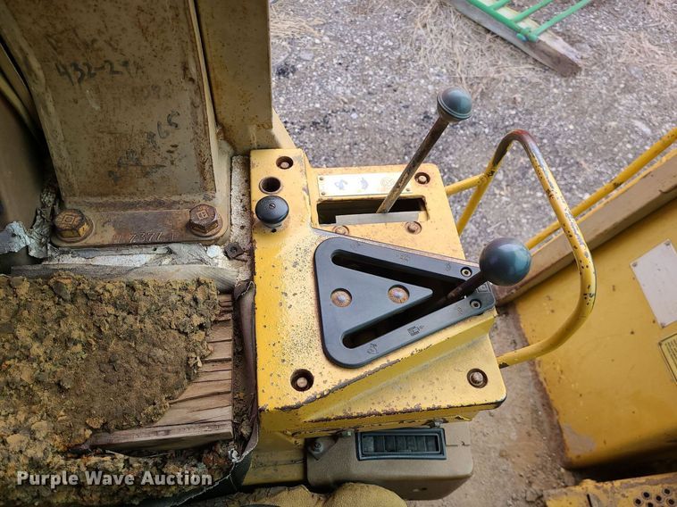 image for item LJ9449 1989 Caterpillar 943  track loader