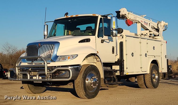 image for item LJ9463 2013 International DuraStar 4300  utility / service truck