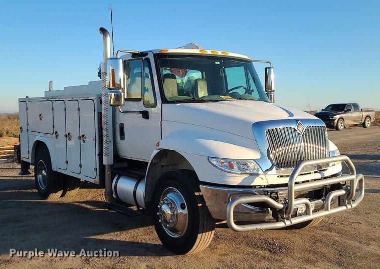 image for item LJ9463 2013 International DuraStar 4300  utility / service truck