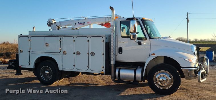 image for item LJ9463 2013 International DuraStar 4300  utility / service truck