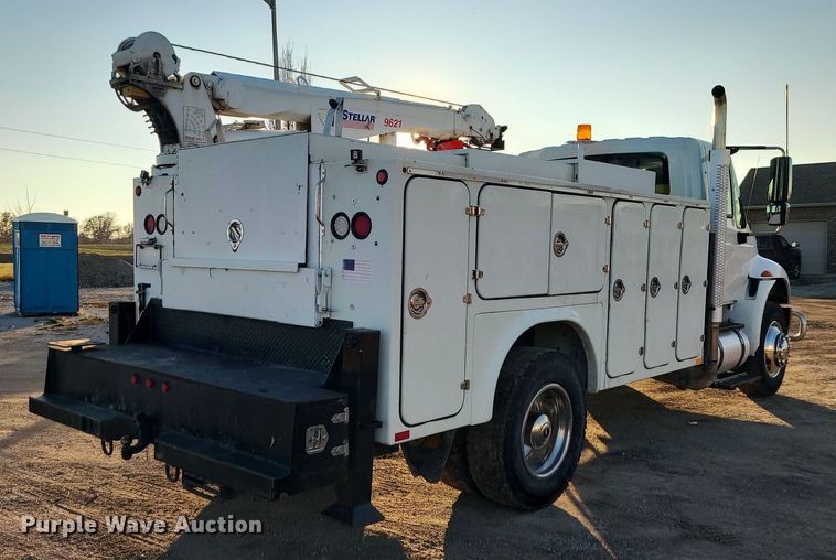 image for item LJ9463 2013 International DuraStar 4300  utility / service truck