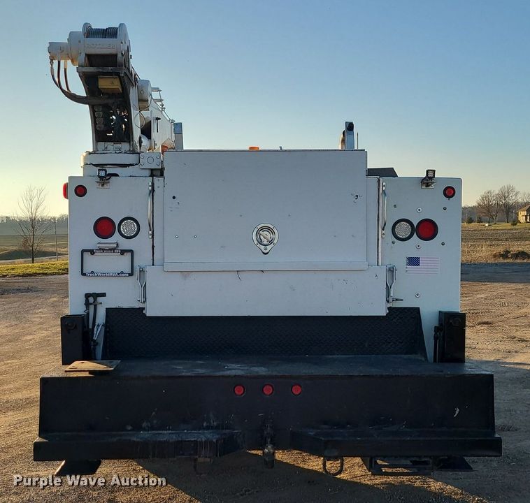 image for item LJ9463 2013 International DuraStar 4300  utility / service truck