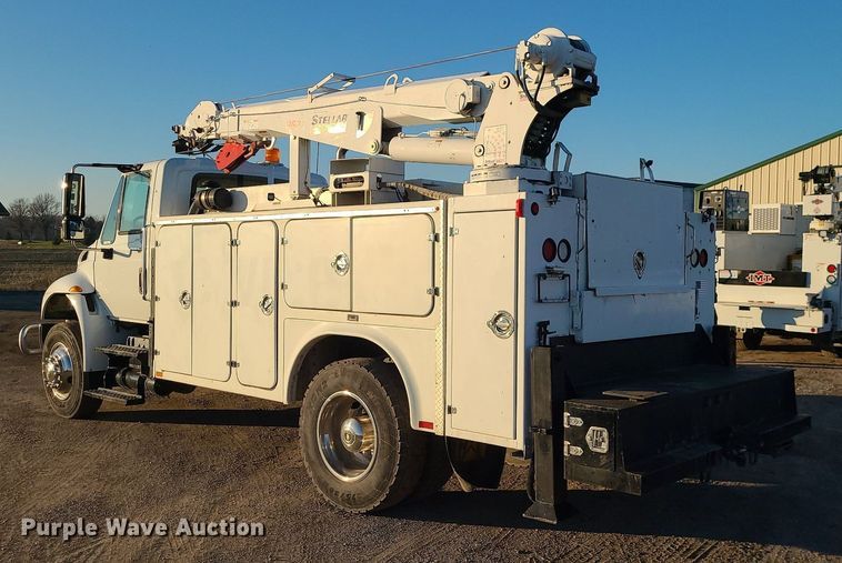 image for item LJ9463 2013 International DuraStar 4300  utility / service truck