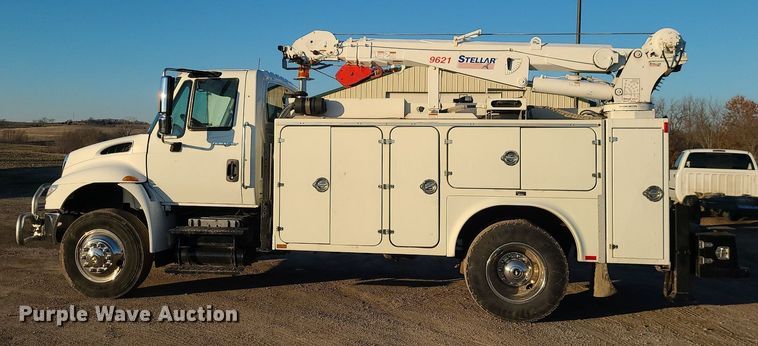 image for item LJ9463 2013 International DuraStar 4300  utility / service truck