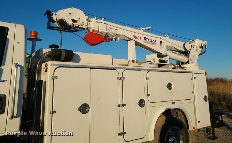 image for item LJ9463 2013 International DuraStar 4300  utility / service truck