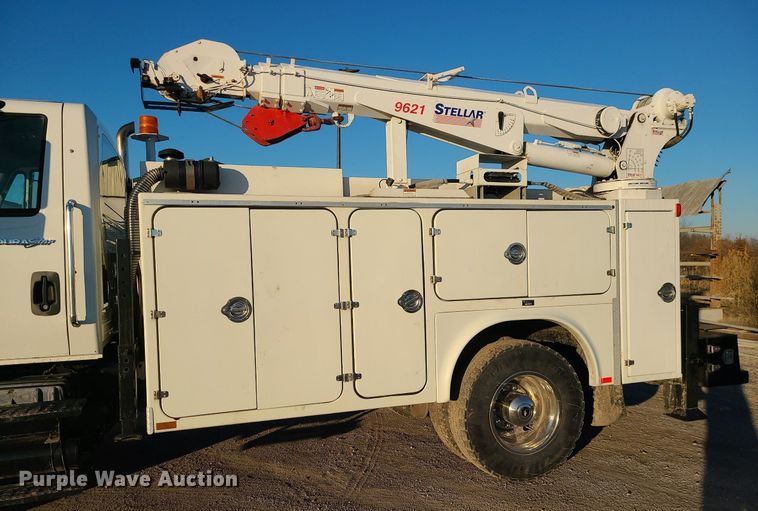 image for item LJ9463 2013 International DuraStar 4300  utility / service truck