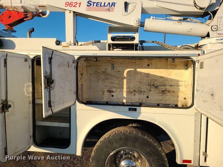 image for item LJ9463 2013 International DuraStar 4300  utility / service truck