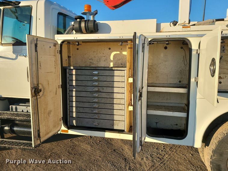 image for item LJ9463 2013 International DuraStar 4300  utility / service truck