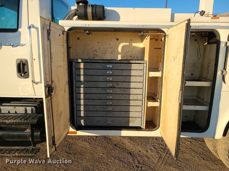 image for item LJ9463 2013 International DuraStar 4300  utility / service truck