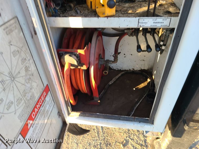 image for item LJ9463 2013 International DuraStar 4300  utility / service truck