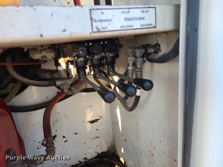 image for item LJ9463 2013 International DuraStar 4300  utility / service truck