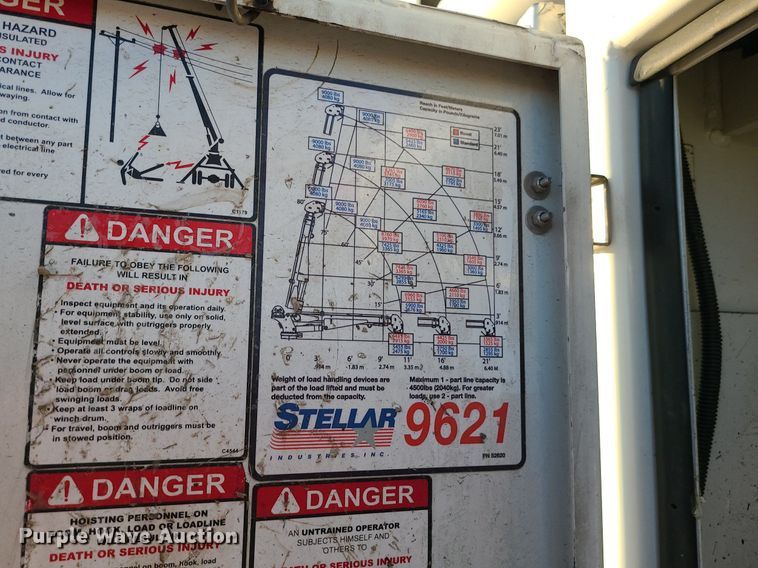 image for item LJ9463 2013 International DuraStar 4300  utility / service truck