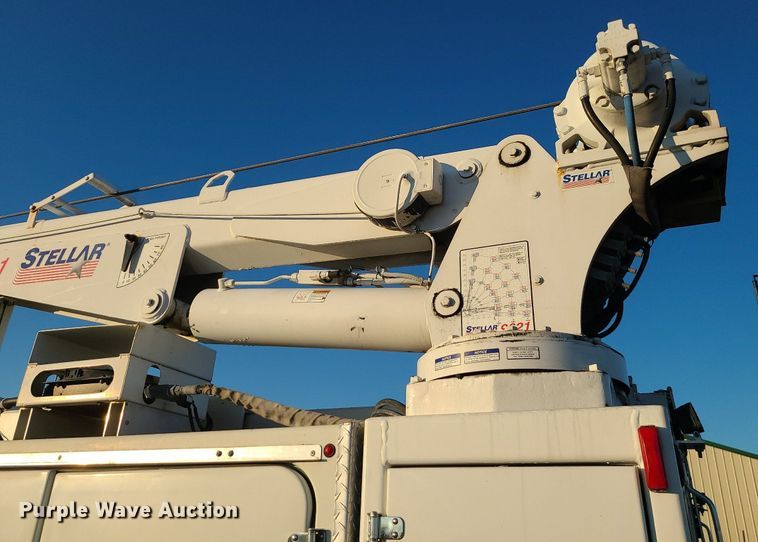 image for item LJ9463 2013 International DuraStar 4300  utility / service truck