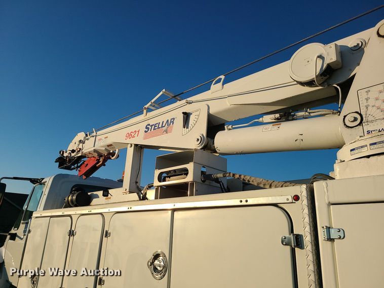 image for item LJ9463 2013 International DuraStar 4300  utility / service truck