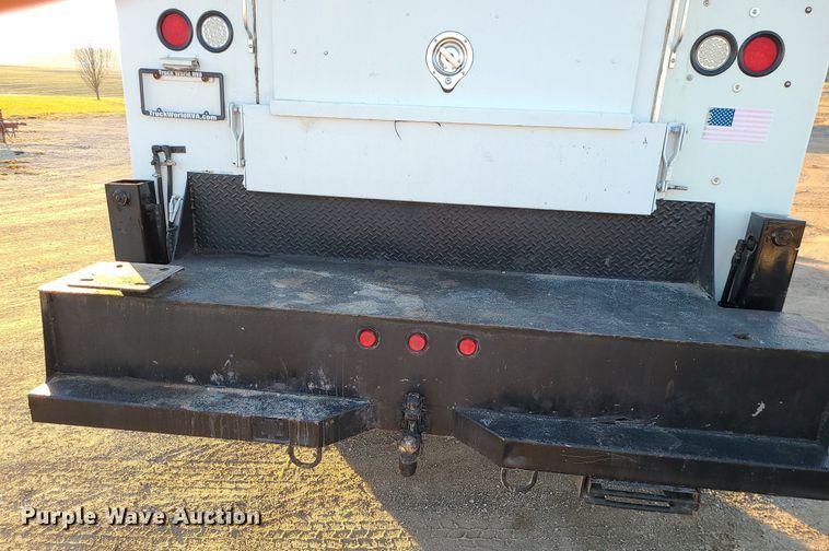 image for item LJ9463 2013 International DuraStar 4300  utility / service truck