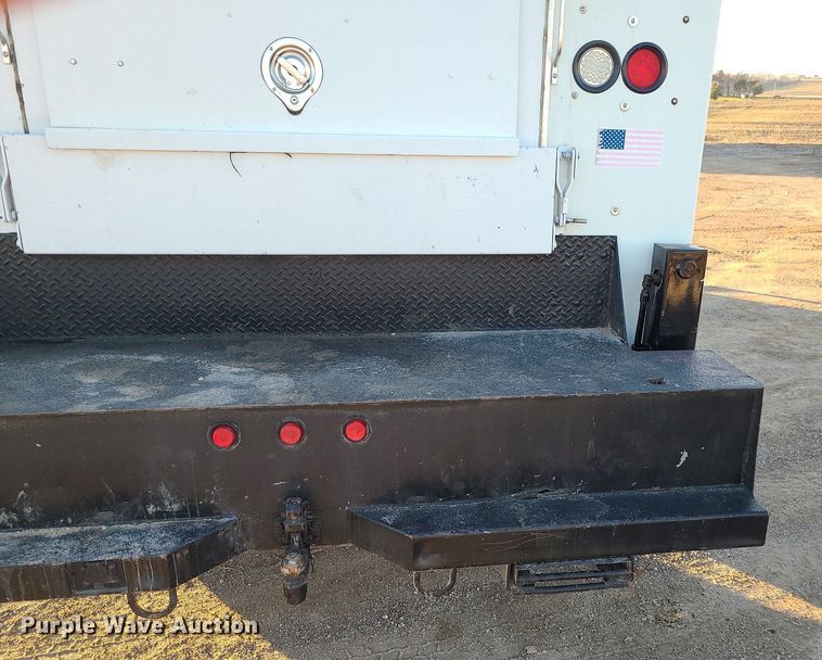 image for item LJ9463 2013 International DuraStar 4300  utility / service truck