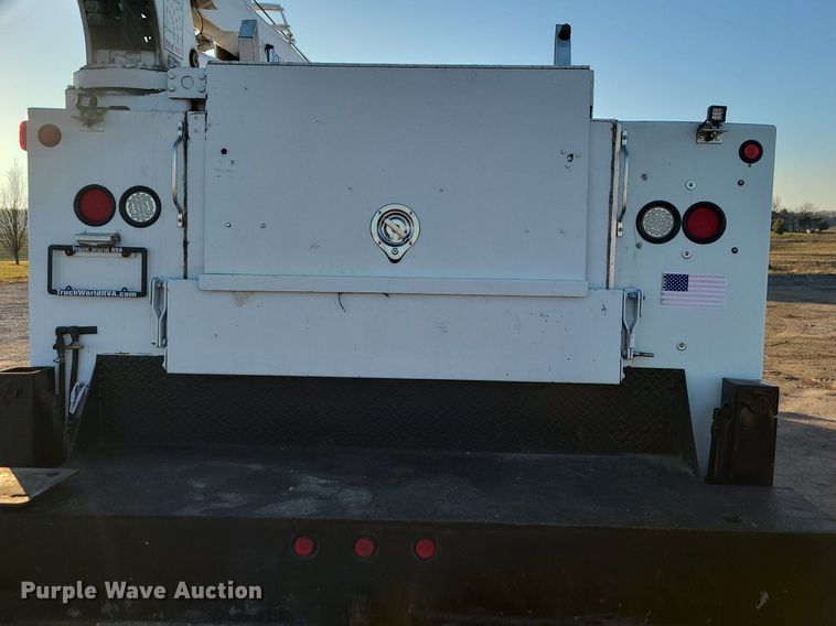 image for item LJ9463 2013 International DuraStar 4300  utility / service truck