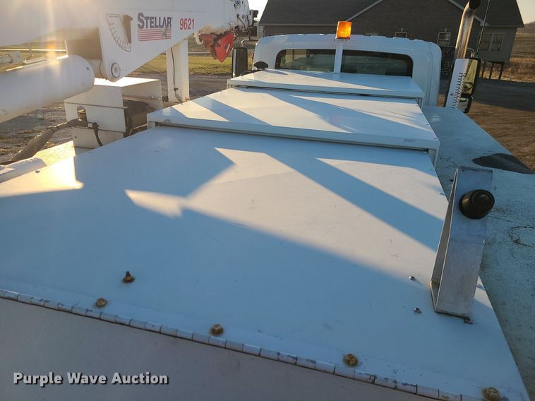 image for item LJ9463 2013 International DuraStar 4300  utility / service truck