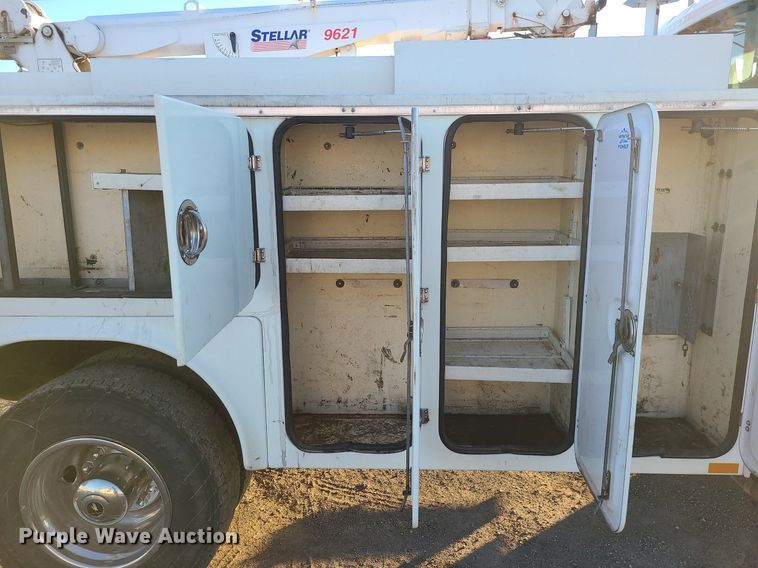 image for item LJ9463 2013 International DuraStar 4300  utility / service truck