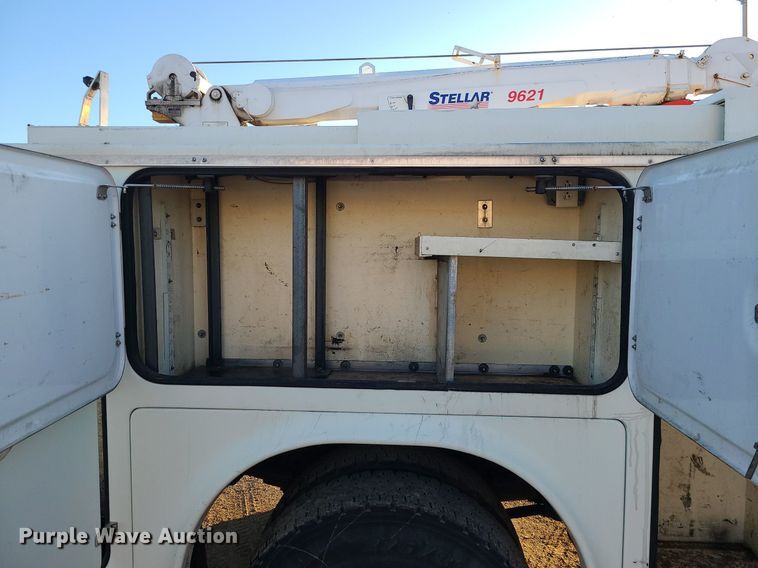 image for item LJ9463 2013 International DuraStar 4300  utility / service truck