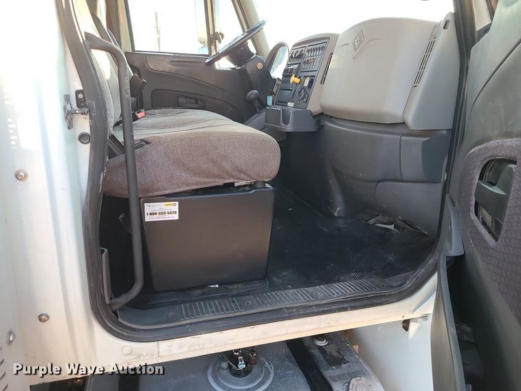 image for item LJ9463 2013 International DuraStar 4300  utility / service truck