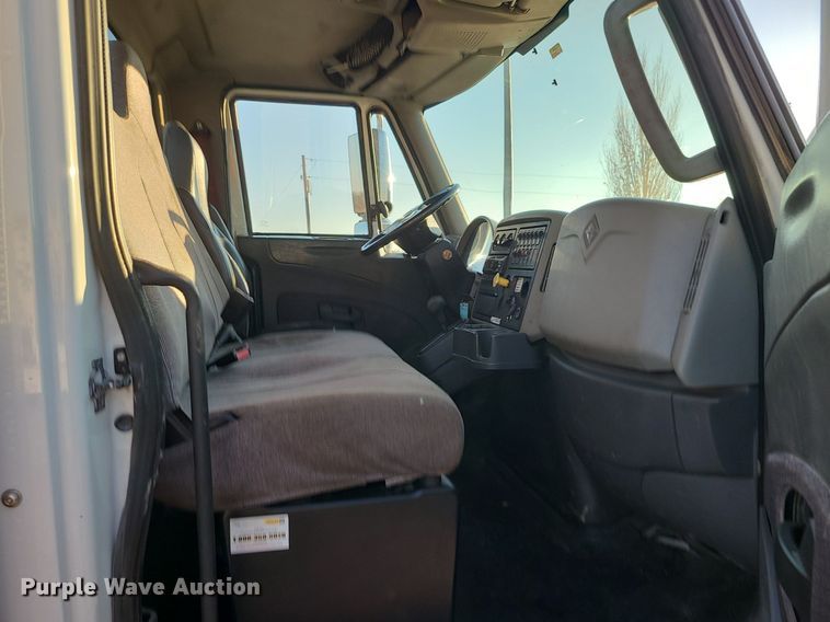 image for item LJ9463 2013 International DuraStar 4300  utility / service truck